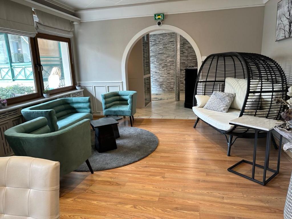 Hotel Le Divona "Au Coeur De Divonne" Buitenkant foto