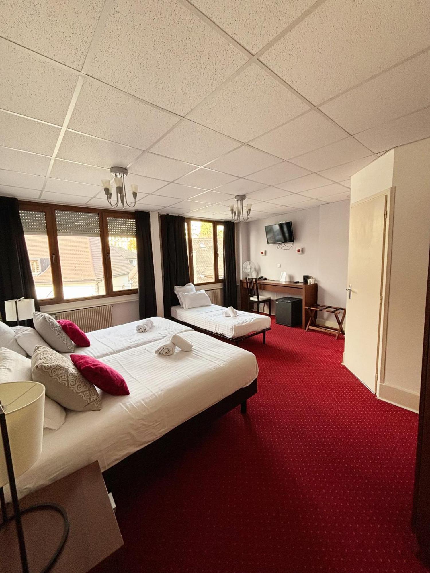 Hotel Le Divona "Au Coeur De Divonne" Buitenkant foto
