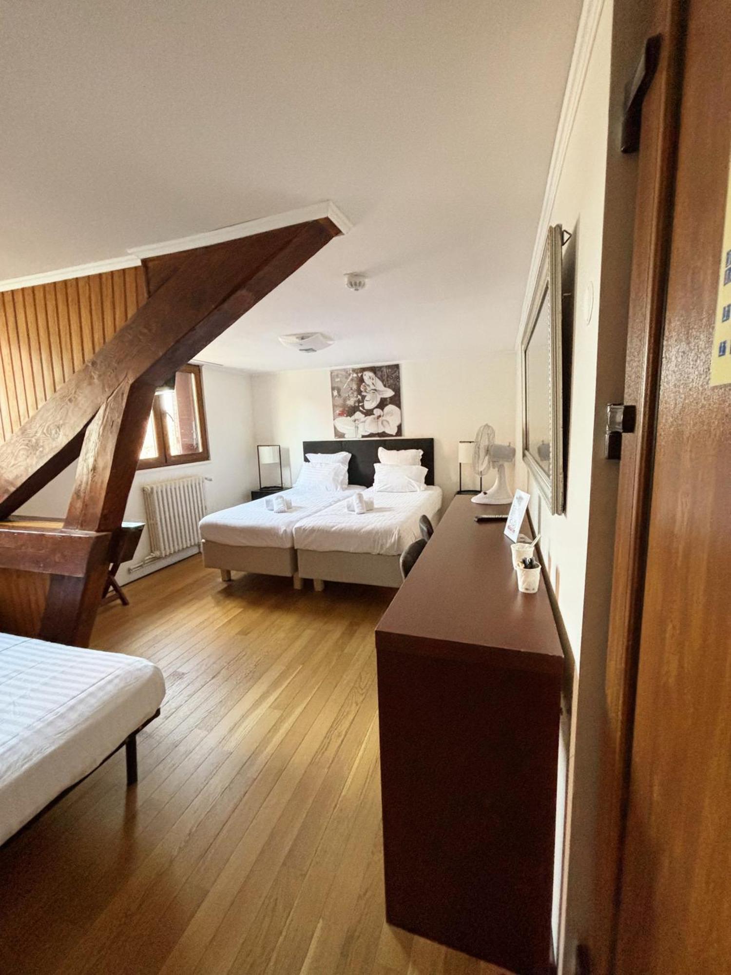 Hotel Le Divona "Au Coeur De Divonne" Buitenkant foto