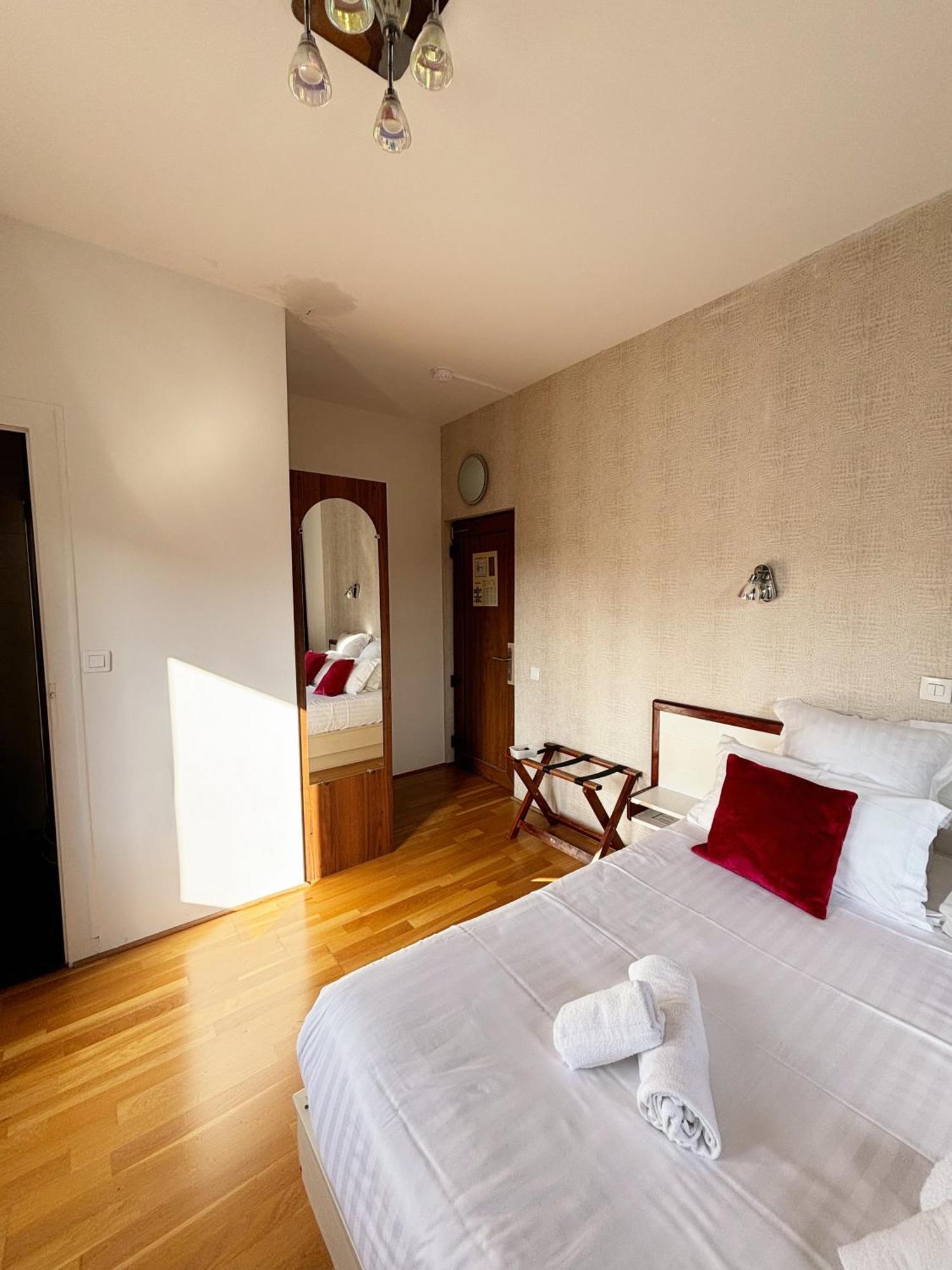 Hotel Le Divona "Au Coeur De Divonne" Buitenkant foto