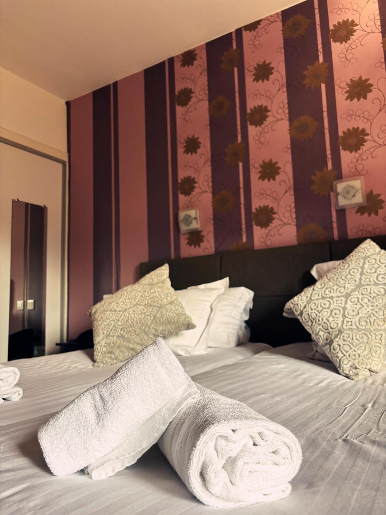 Hotel Le Divona "Au Coeur De Divonne" Buitenkant foto