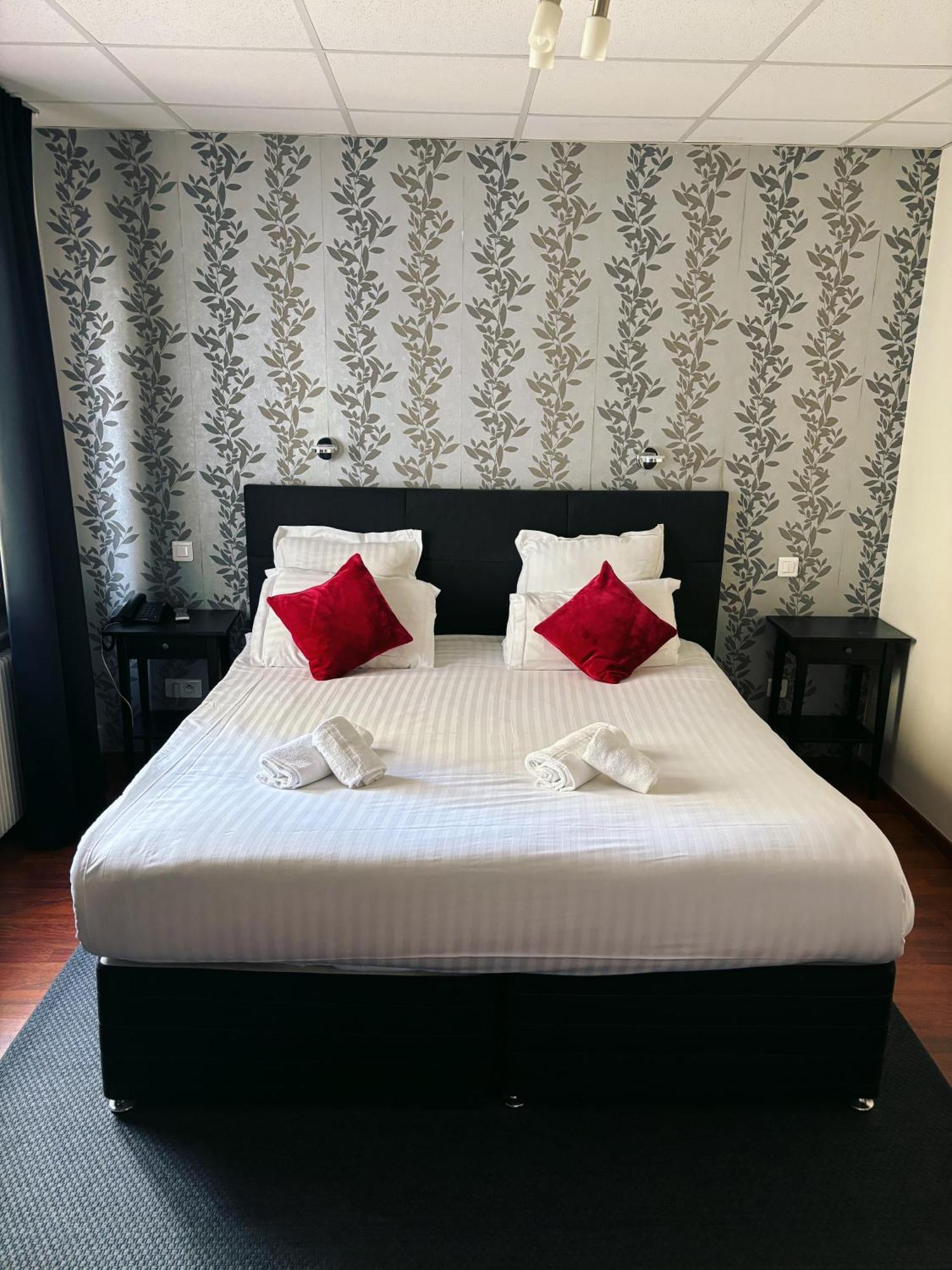Hotel Le Divona "Au Coeur De Divonne" Buitenkant foto