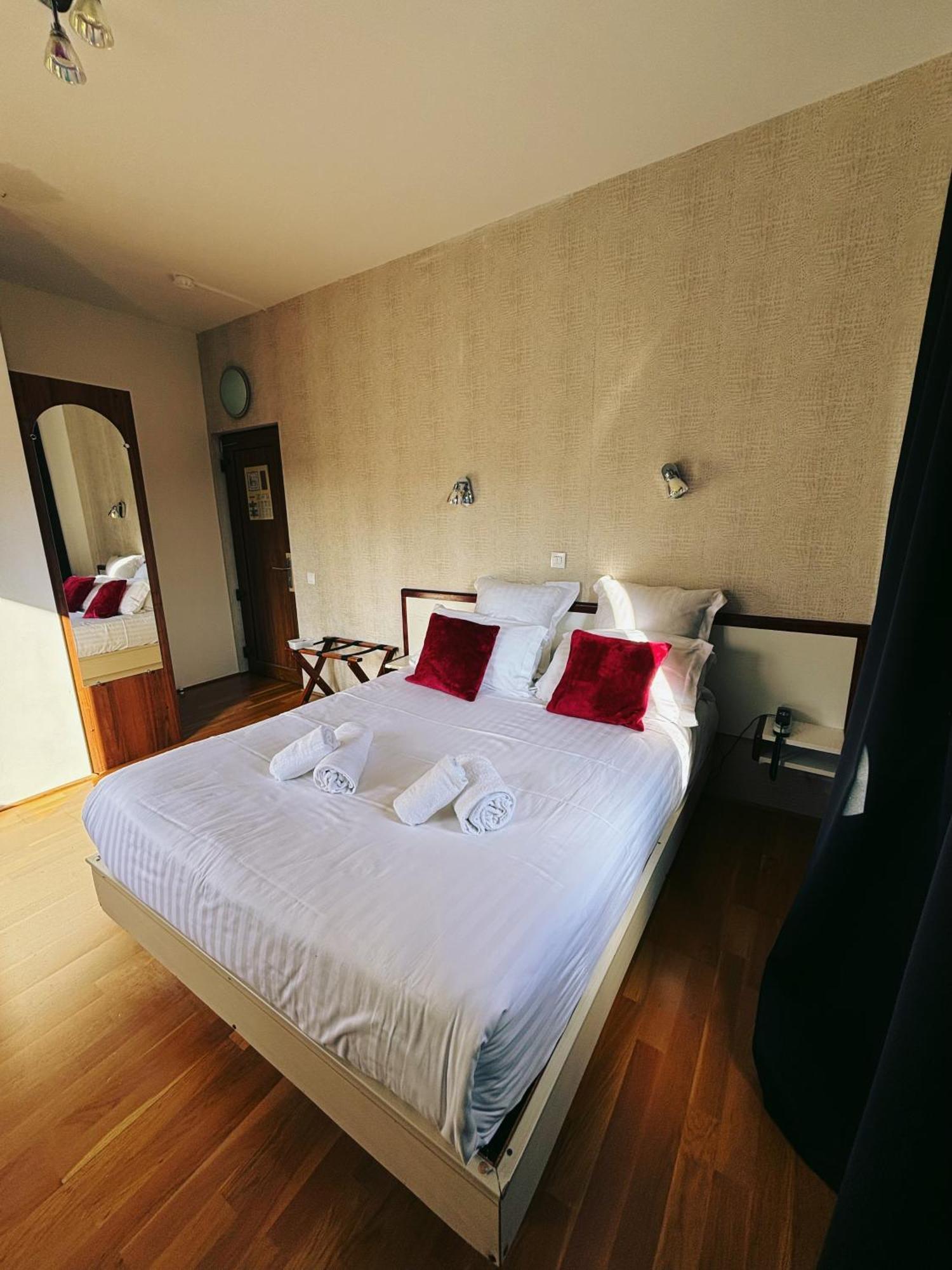 Hotel Le Divona "Au Coeur De Divonne" Buitenkant foto