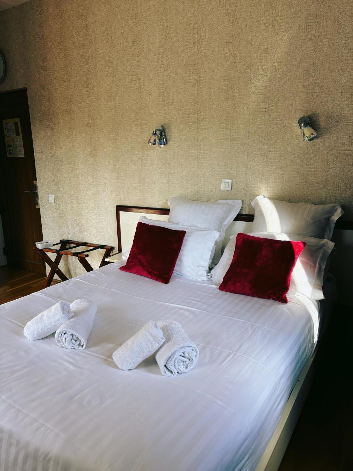 Hotel Le Divona "Au Coeur De Divonne" Buitenkant foto