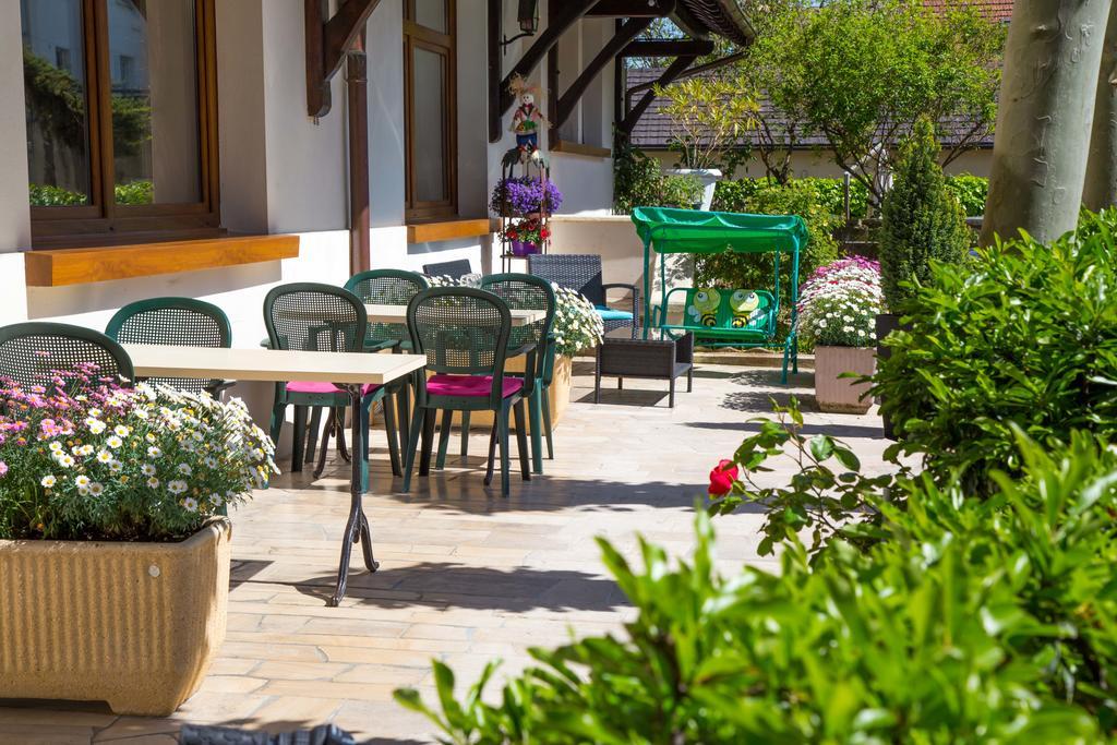 Hotel Le Divona "Au Coeur De Divonne" Buitenkant foto