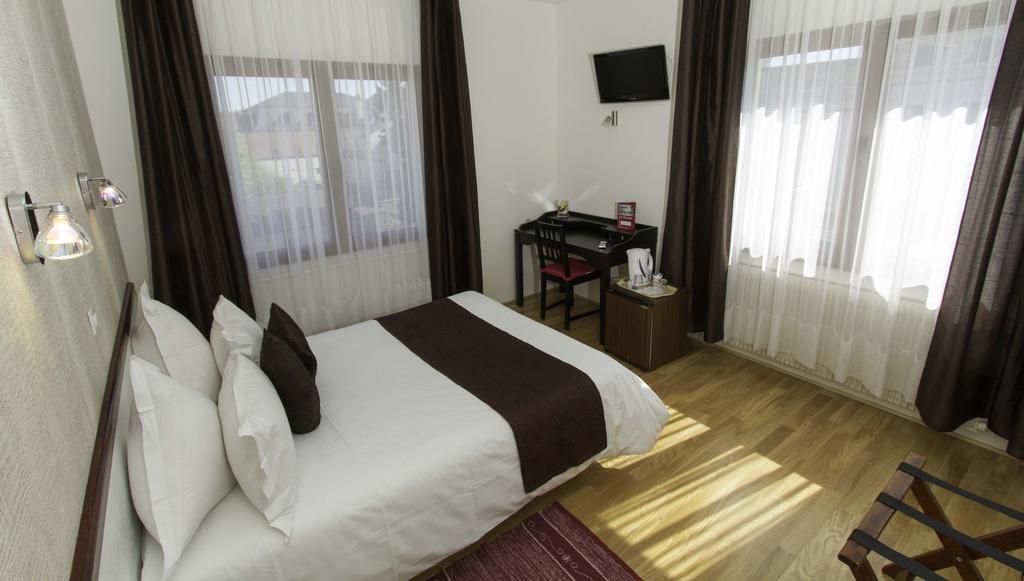 Hotel Le Divona "Au Coeur De Divonne" Kamer foto