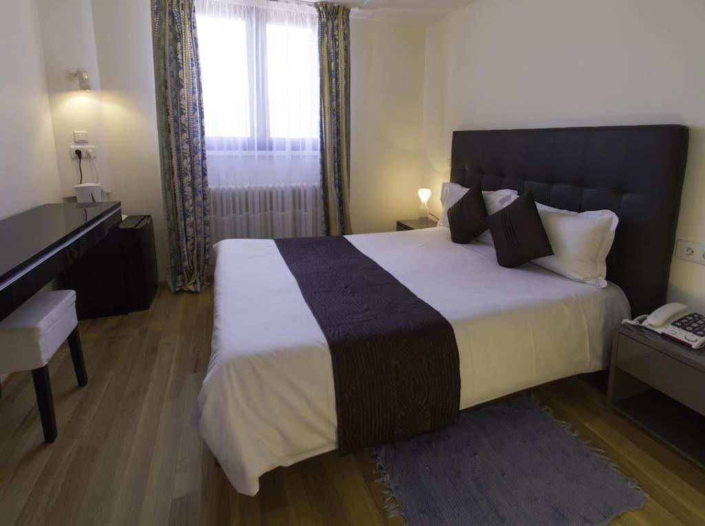 Hotel Le Divona "Au Coeur De Divonne" Kamer foto